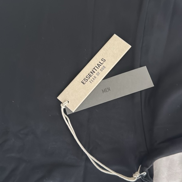 Fear of God-Essentials tee - Picture 3 of 5